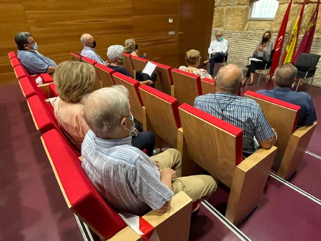 El caos en la apertura de los centros de mayores provoca una oleada de quejas de los usuarios y las directivas - 1, Foto 1