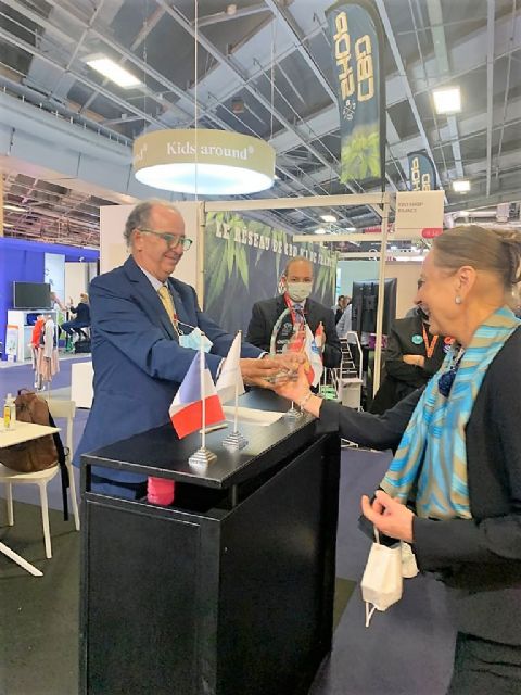 La AEF otorga un reconocimiento a Chantal Zimmer en el Salón de la Franquicia de París - 1, Foto 1