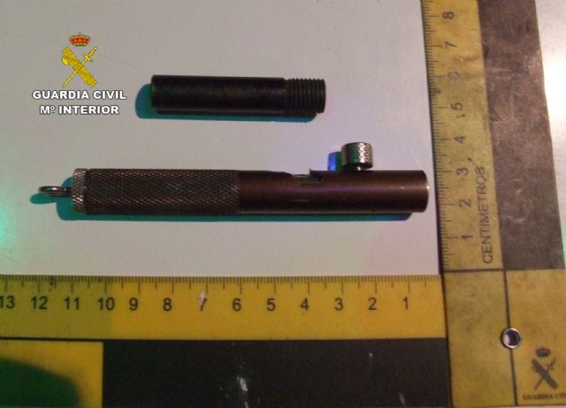 La Guardia Civil detiene al gerente de un club de alterne por la tenencia de un bolígrafo pistola en el establecimiento - 1, Foto 1