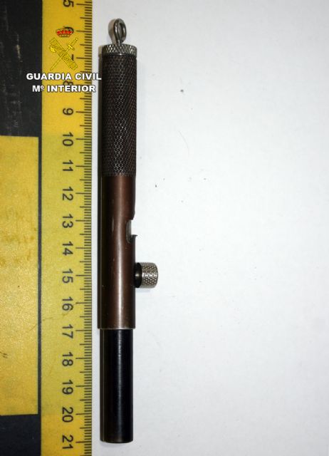 La Guardia Civil detiene al gerente de un club de alterne por la tenencia de un bolígrafo pistola en el establecimiento - 3, Foto 3