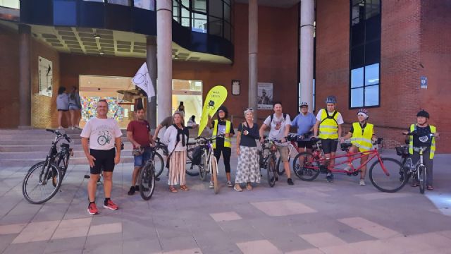 Protesta por la prohibición de Renfe para poder subir las bicicletas al tren - 3, Foto 3