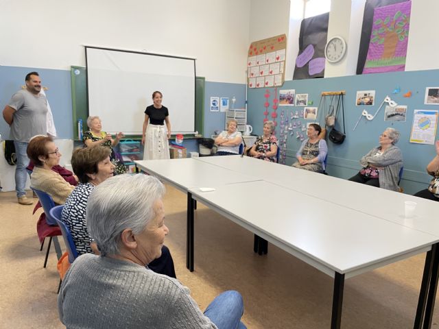 La Alcaldesa y el Concejal de Bienestar Social han visitado el Centro de día del municipio de Bullas y a la Asociación ALZHAD con el fin de mantener un contacto estrecho con estas dependencias y desearles felices fiestas - 5, Foto 5