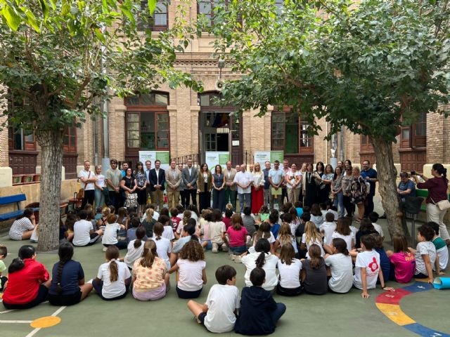 Murcia impulsa la educación ambiental en el inicio del curso escolar con el proyecto Reciclando en mi cole y en mi barrio - 1, Foto 1