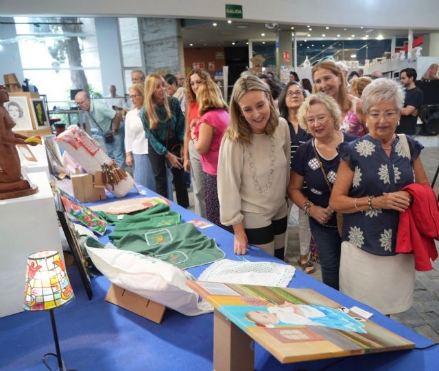 Los centros sociales del IMAS exponen sus obras artísticas para conmemorar el Día Internacional del Mayor - 1, Foto 1
