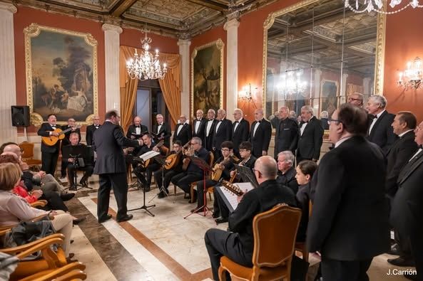 Una coral con más de cuatro décadas de giras, himnos y distinciones, a beneficio de la Fundación Capaz de Ser - 2, Foto 2