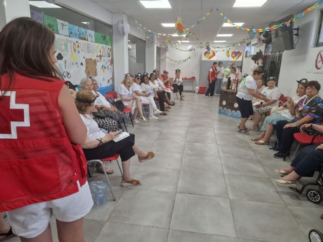 Cruz Roja ayudó a mejorar la vida de más de 231.000 personas mayores y cuidadoras en Espa&ntilde;a en 2025, más de 3.500 en la Región de Murcia - 2, Foto 2