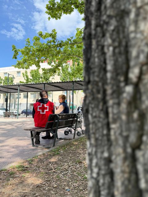 Cruz Roja ayudó a mejorar la vida de más de 231.000 personas mayores y cuidadoras en Espa&ntilde;a en 2025, más de 3.500 en la Región de Murcia - 3, Foto 3