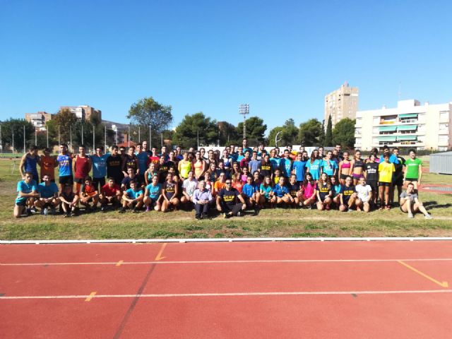El Director General de Deportes visita un entrenamiento del UCAM Atletismo Cartagena - 2, Foto 2