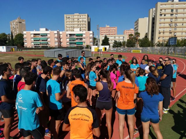 El Director General de Deportes visita un entrenamiento del UCAM Atletismo Cartagena - 3, Foto 3