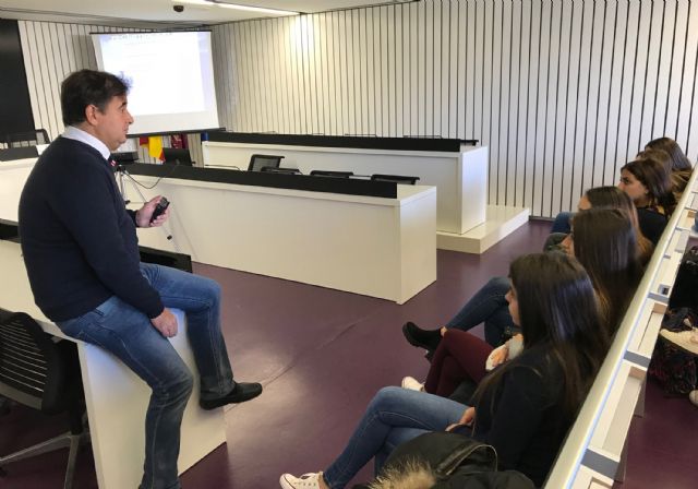Los estudiantes de FP del IES 'La Florida' conocen la OMIC torreña - 3, Foto 3