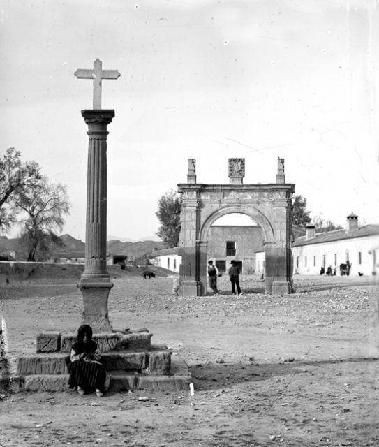 Los alumnos del Curso de Conservación del Patrimonio Cultural restauraran la Cruz de Humilladero del Santuario Patronal tras los desperfectos que sufrió en septiembre - 1, Foto 1
