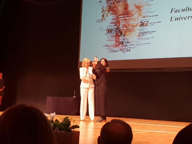 La facultad de Educación de la UMU recibe un premio por su sensibilización en la integración de las personas mayores - 2, Foto 2