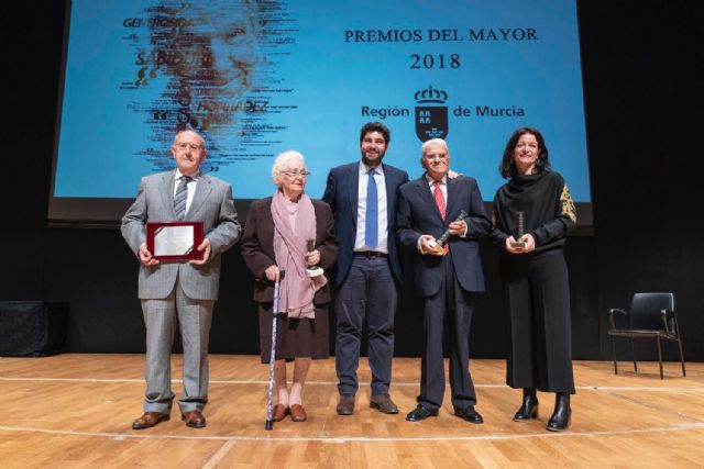 López Miras reivindica el papel de nuestros mayores y su importancia en la construcción de la Región del futuro - 2, Foto 2