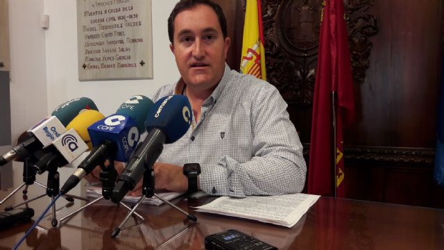 El Ayuntamiento acelera los trámites para poner en marcha un servicio de aparcamiento y traslado gratuito entre el Artés Carrasco y el hospital Rafael Méndez - 1, Foto 1