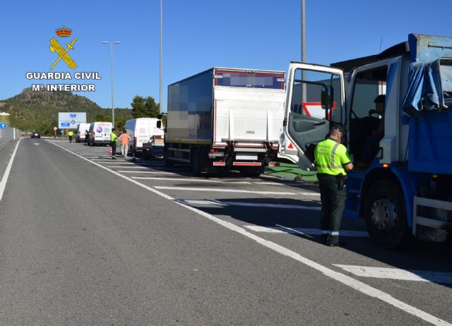 La Guardia Civil detiene a un camionero que quintuplicaba la tasa de alcoholemia permitida - 1, Foto 1