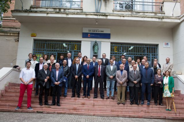 El IES ‘San Juan de la Cruz’ clausura su 50 aniversario con la colocación de una placa conmemorativa en la fachada del centro - 1, Foto 1