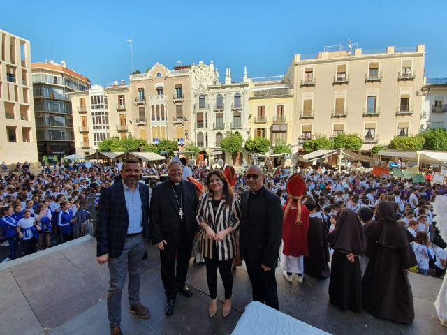 La consejera de Educación celebra La Fiesta de la Luz junto a 1.400 alumnos de Primaria - 1, Foto 1