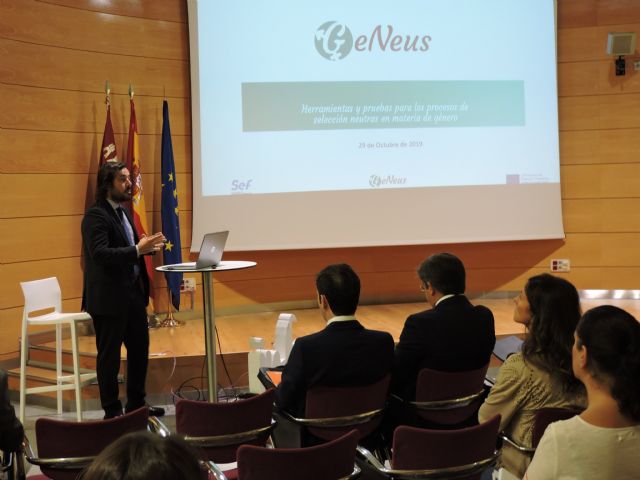 Presentadas las conclusiones para reducir la discriminación de la mujer en entrevistas de trabajo - 2, Foto 2