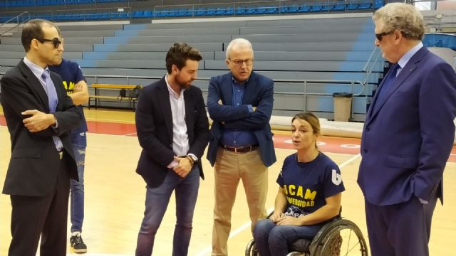 La ONCE entrega tres sillas de ruedas adaptadas al club deportivo UCAM Murcia BSR - 1, Foto 1