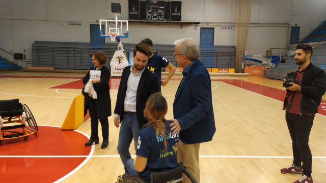 La ONCE entrega tres sillas de ruedas adaptadas al club deportivo UCAM Murcia BSR - 2, Foto 2