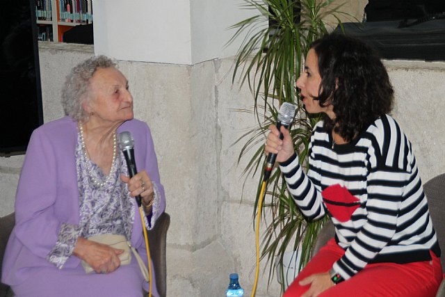 La Biblioteca Municipal Padre Salmerón homenajea a una lectora de 94 años - 1, Foto 1