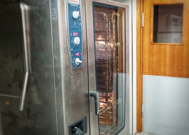 La Fundación Trinitario Casanova dona un nuevo horno industrial para el Comedor Social de la Fundación Jesús Abandonado - 2, Foto 2
