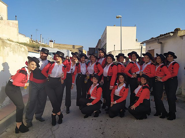 El desfile de carrozas y comparsas pone fin a las Fiestas del Pilar - 1, Foto 1