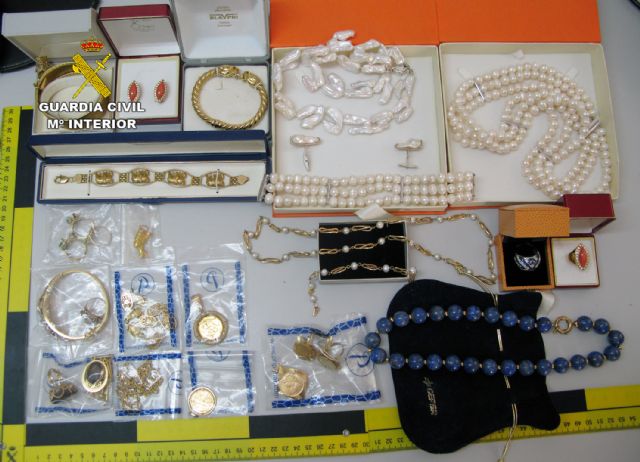 La Guardia Civil desmantela un grupo criminal dedicado a la venta de joyas robadas - 1, Foto 1