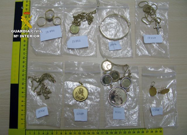 La Guardia Civil desmantela un grupo criminal dedicado a la venta de joyas robadas - 2, Foto 2