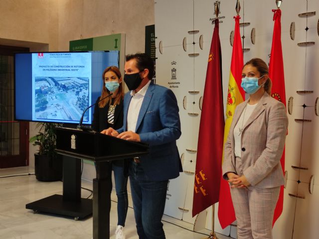 Una gran glorieta central con dos carriles de circulación mejorará la seguridad y el tráfico en el Polígono Industrial Oeste - 1, Foto 1