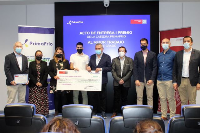 Un trabajo sobre cmo mejorar las bateras elctricas de vehculos gana el premio de la Ctedra Primafrio de la UMU, Foto 1