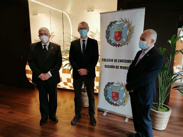 El consejero de Salud destaca el carácter fundamental de la Enfermería y felicita a los 28 profesionales jubilados en 2020 - 1, Foto 1