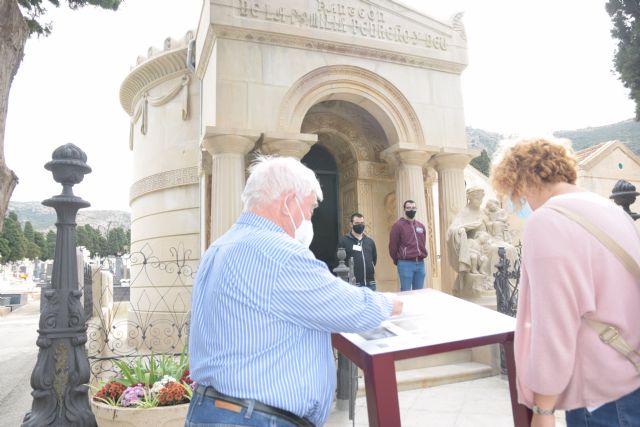 Visitas guiadas al panteón modernista cuya restauración ha dirigido la profesora Muñoz Mora - 1, Foto 1