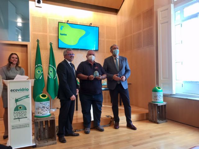 El ayuntamiento de Águilas recibe el galardón 'Iglú Verde' por su compromiso con la iniciativa Banderas Verdes - 1, Foto 1