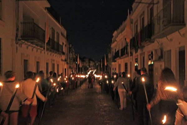 Ceremoniosa procesión Histórica de traslado en Alcalá del Río del Santísimo Cristo de la Vera-cruz a la Real Ermita de San Gregorio de Osset, donde tiene su sede en esta Real Ermita - 3, Foto 3
