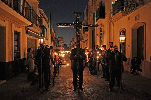 Ceremoniosa procesión Histórica de traslado en Alcalá del Río del Santísimo Cristo de la Vera-cruz a la Real Ermita de San Gregorio de Osset, donde tiene su sede en esta Real Ermita - 5, Foto 5