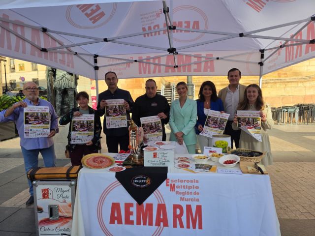 Lorca se vuelca un año más con la Asociación de Esclerosis Múltiple de la Región de Murcia con la celebración del V Encuentro Solidario de Cortadores de Jamón - 2, Foto 2
