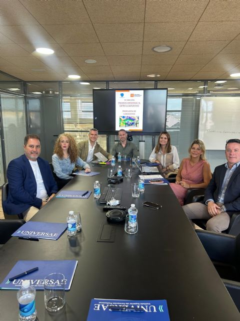 Silvia Lloris, Borja Gómez y el equipo femenino Alhama CF Elpozo, Premios al Espíritu Deportivo UNIVERSAE-SBW - 1, Foto 1
