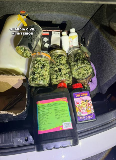 La Guardia Civil intercepta un turismo en Calasparra y detiene a sus ocupantes por tráfico de droga - 2, Foto 2