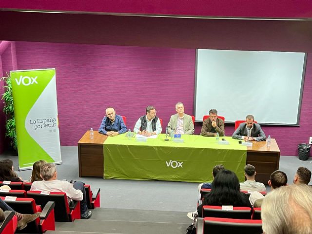 VOX Jumilla refuerza su proyecto municipal con el respaldo de la direcci�n regional: �estamos aqu� para trabajar, crecer y prepararnos para gobernar�
