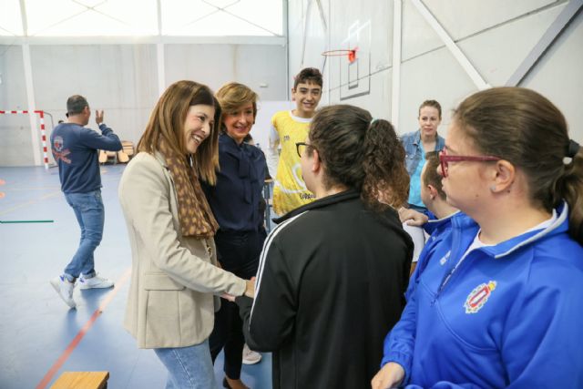 El IES Bartolomé Pérez Casas acoge las I Jornadas de Deporte Inclusivo 'Todos Jugamos' para fomentar la integración y el compa&ntilde;erismo entre el alumnado - 5, Foto 5