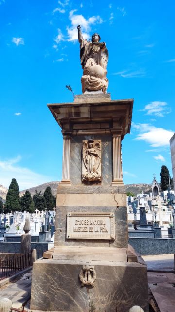 El PCAN denuncia que el Ayuntamiento deja caer a trozos el patrimonio municipal de los panteones de los Remedios - 2, Foto 2