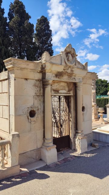El PCAN denuncia que el Ayuntamiento deja caer a trozos el patrimonio municipal de los panteones de los Remedios - 3, Foto 3