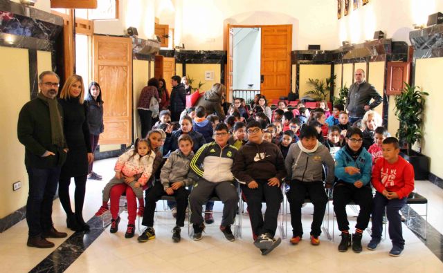 Más de 400 escolares visitan el Ayuntameinto de Caravaca con motivo del 38 aniversario de la Constitución - 1, Foto 1
