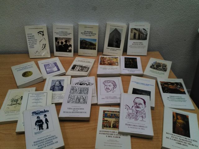El Cronista Oficial dona varios documentos y colecciones de libros al Ayuntamiento de Cehegín - 1, Foto 1