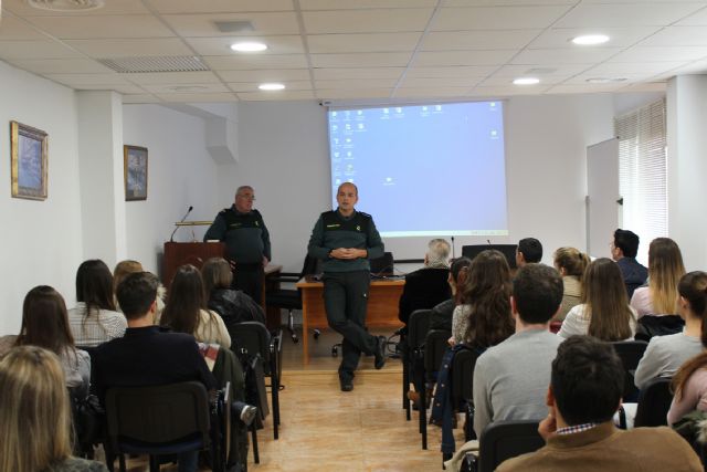 La Guardia Civil de Murcia recibe la visita de alumnos de Criminología de la UCAM - 3, Foto 3