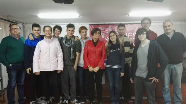 Rosa Peñalver acerca la Constitución del 78 a los alumnos del IES Saavedra Fajardo - 1, Foto 1