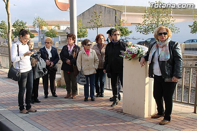 Caminata contra la Violencia de Género organizada por la asociación “Amas de Casa, Consumidores y Usuarios Tres Avemarías”, Foto 1