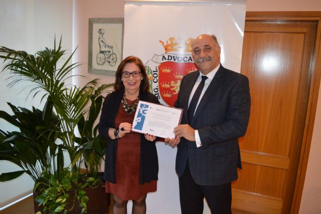 María Dolores Navarro Esteban recibe el premio del Concurso de Microrrelatos de Abogados - 2, Foto 2