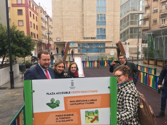 Murcia estrena el primer parque adaptado con pictogramas para niños y niñas con trastorno del espectro autista - 2, Foto 2